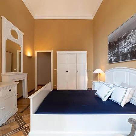 La Galerie Luxury